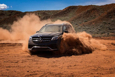 2016 Mercedes GLS 400 4MATIC off-road image