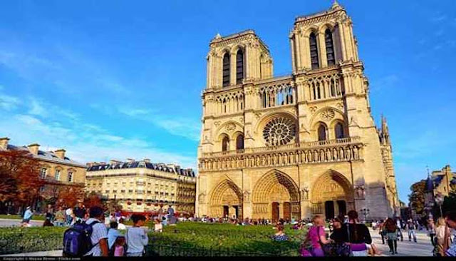 https://FindWisata.blogspot.com | Bangunan Ikon Dunia Notre Dame de Paris 