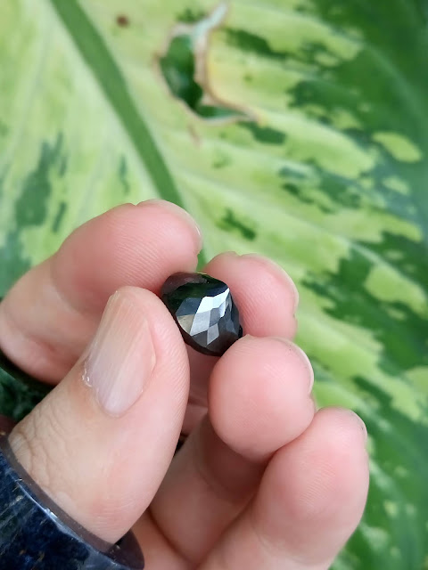 Đá quý Sapphire đen thiên nhiên, Natural Black Sapphire