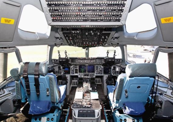 Boeing C-17 Globemaster III cockpit