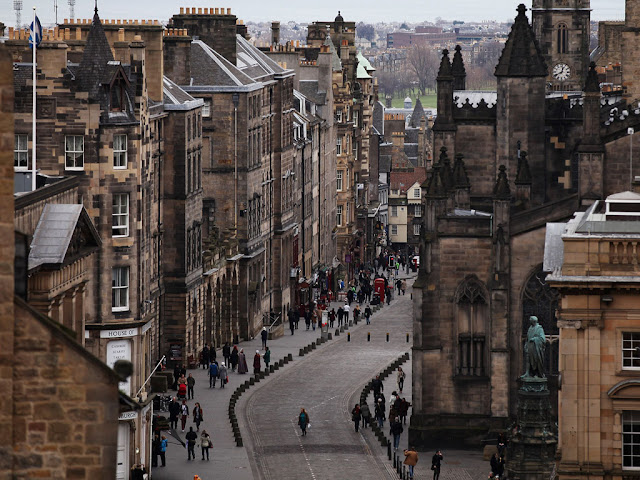 Jalanan Edinburgh (sumber independent.co.uk)