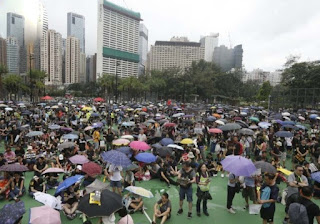 Para Demonstran di Victoria Park Penuh Dengan Orang-orang Sampai Mbludak