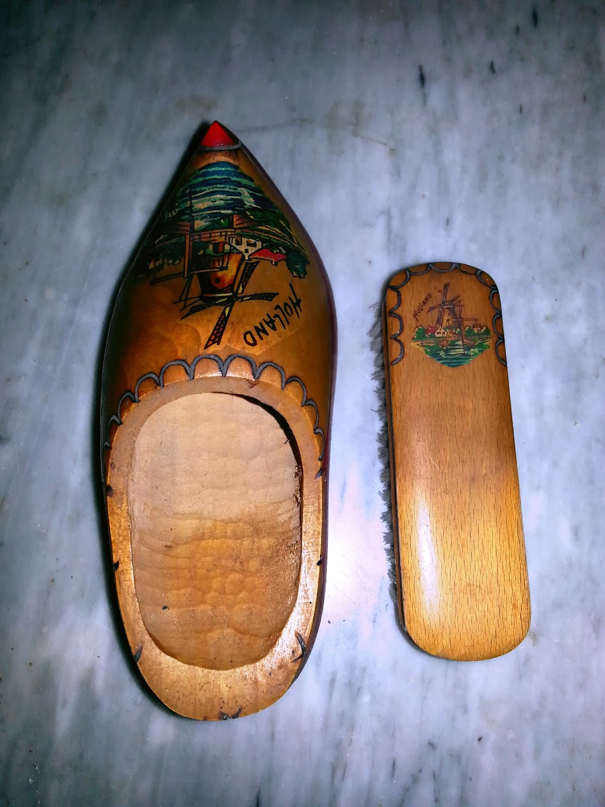 Hiasantempoedoloe&: Vintage dutch wood clogs holland 