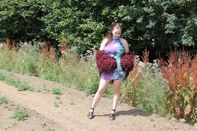 PrettyLittleThing, Burgundy Shaggy Cropped Cardigan, Giveaway, Tie Dye Bodycon Dress, Nicki Kinickie, Festival Looks, 