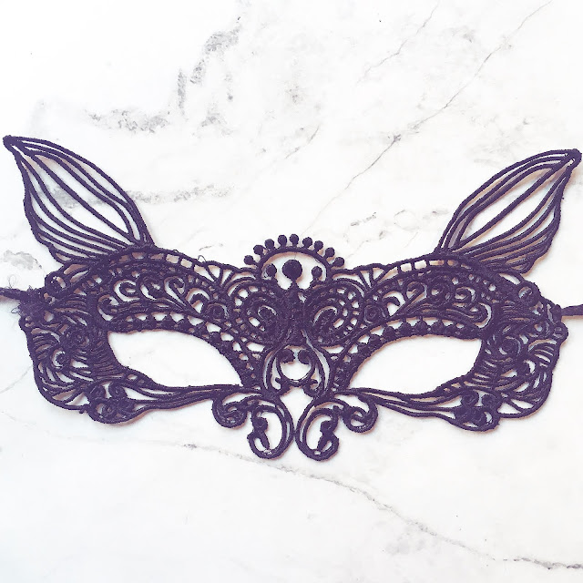 Lovelaughslipstick blog Halloween Inspiration and Fashion Beauty Accessories black lace cat mask from depop