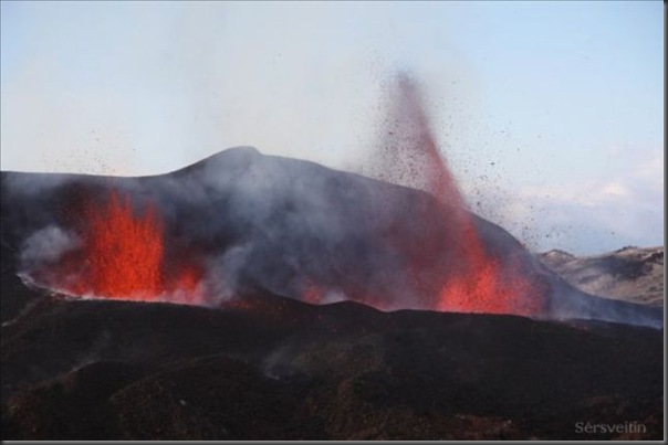 Uma erupção do vulcão islandês (2)