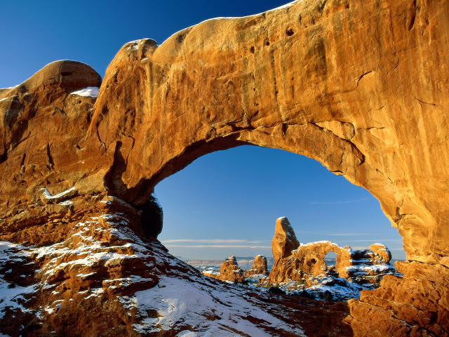 Crisp Winter Day Arches National Park Utah wallpaper