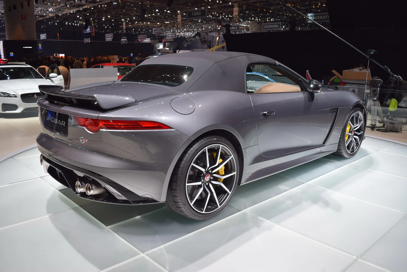 Jaguar F-Type SVR 2017 chính thức ra mắt tại Geneva Motor Show 2016