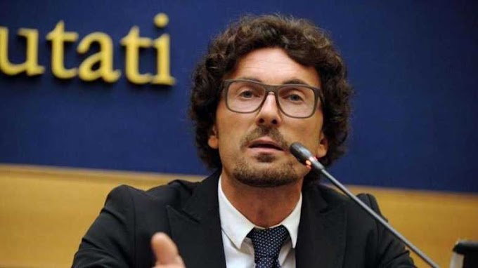 Toninelli: "Nessuno deve etichettare l'Italia e il governo di essere disumano e xenofobo"