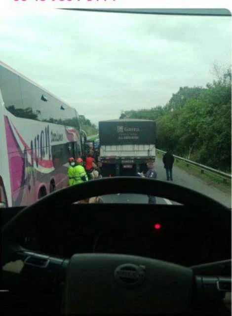 PRF atende ocorrência de mulher que morreu em ónibus de excursão na Regis Bittencourt