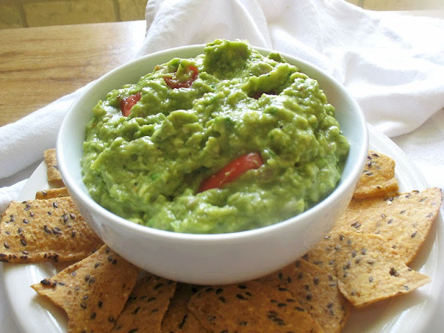 spicy pesto guacamole