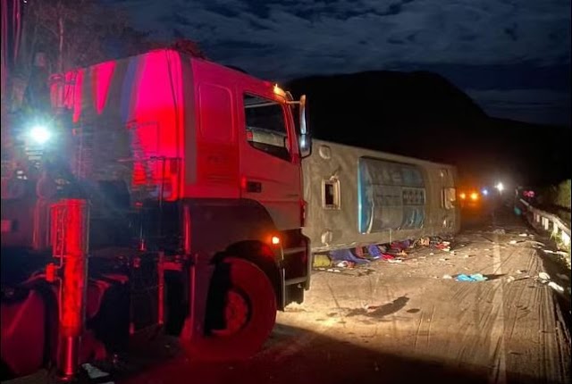 Acidente com ônibus deixa 4 mortos e 32 feridos em rodovia em Minas Gerais