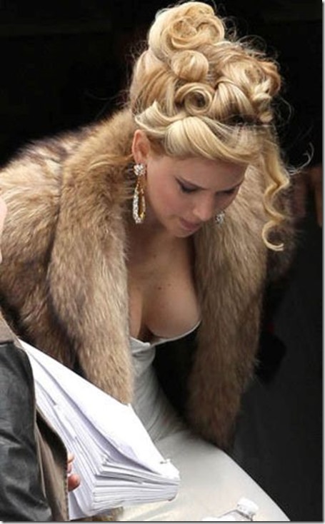 celebrities-caught-looking-15