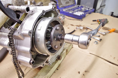 Yamaha YBR 125 blog flywheel - rotor / stator alternator generator  removal