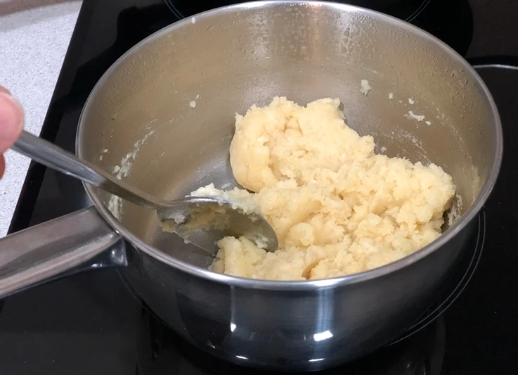 Buñuelos de alcachofa con múrgula y trufa 