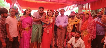  चक्रधरपुर के  गोपीनाथपुर में छऊ नृत्य कार्यक्रम में पहुंचे डॉ विजय सिंह गागराई , कलाकारों को बढ़ाया हौसला, Dr. Vijay Singh Gagrai reached Chhau dance program in Gopinathpur, Chakradharpur, encouraged the artists.