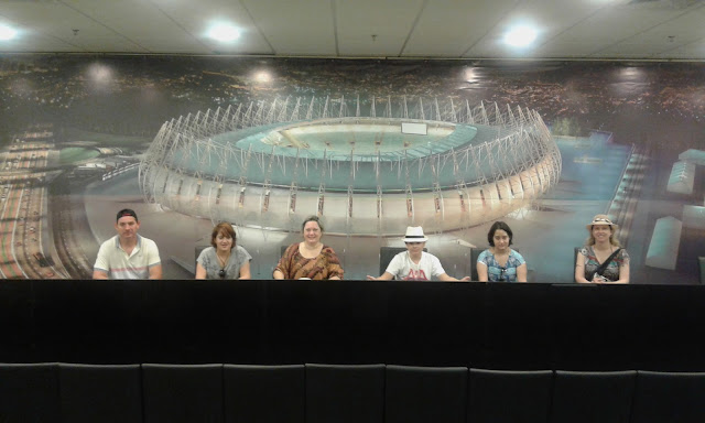 Entrevista coletiva em família na sala de imprensa da Arena Castelão.