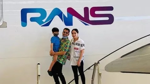 Viral, Ada Logo RANS Milik Raffi Ahmad di Badan Pesawat Garuda Indonesia.