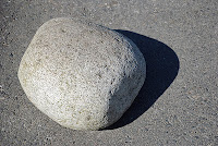 Obstaculo de piedra gris