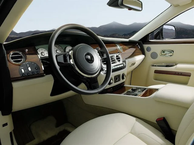 Rolls Royce no Brasil - interior creme