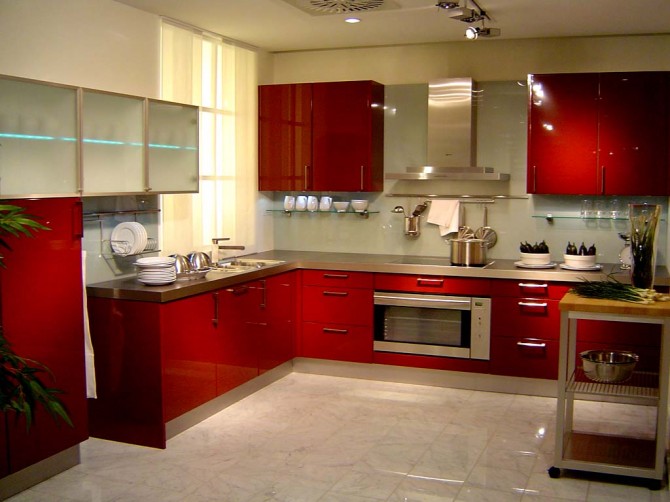 https://blogger.googleusercontent.com/img/b/R29vZ2xl/AVvXsEjvKJGN_6hdCsB-4EabuxYFvCkIg-8fY42ovML4G5be9k2NSpYLdCLWiUEpXp3b8UkuqOGBgNLbWErKh8K4s3DmoG1y0YOejegTNcmDrA1p04GUNyoUkHlyNEkfgGxuPXW98cSAbn9tr-k/s1600/red-paint-wall-kitchen-interior-design-style-670x502.jpg