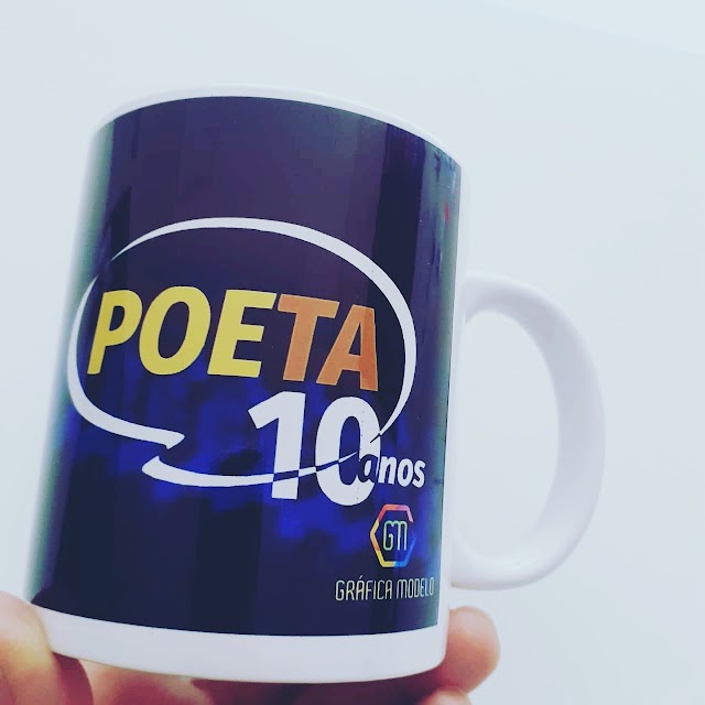 JÁ ESTÁ A VENDA A CANECA COMEMORATIVA DOS 10 ANOS DO BLOG DO POETA