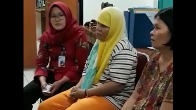 Juwita (jilbab kuning) saat berada di Panti Perlindungan Kasih Dinsos DKI Jakarta.