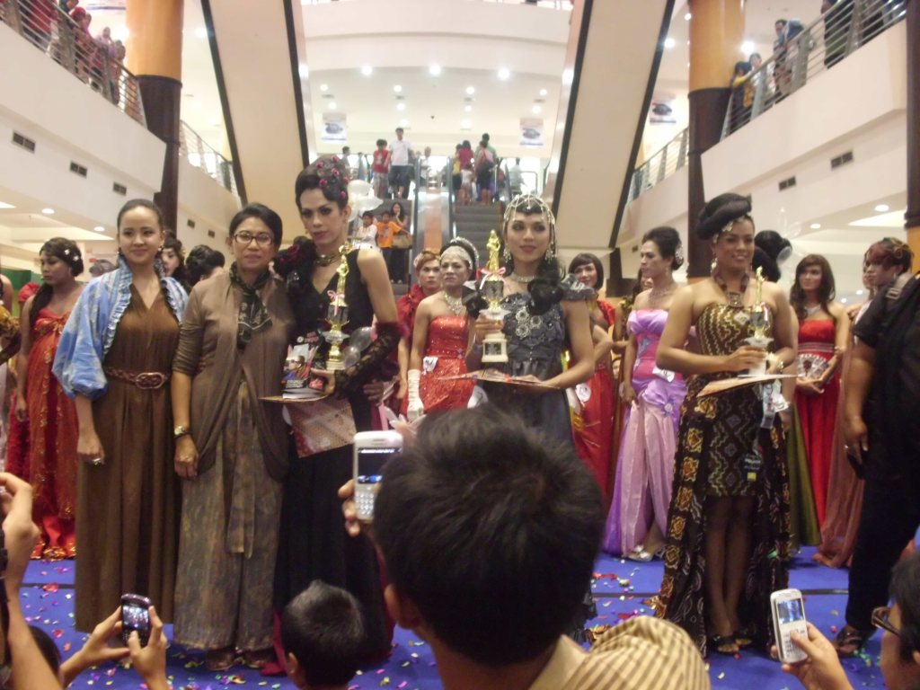 TerraCosta Noona: Fashion Show Waria at Duta Mall Banjarmasin