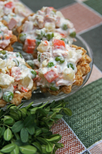 salade russe aux légumes, mayonnaise, chic