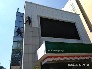 Jasa Pembersihan Gedung di Bank Mandiri Syariah Dago Bandung