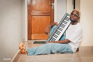 Já disponível na CHACUSSSANGA-MUSIK download mp3 free a nova música do Samy Palila - Mbongo ya Mapa faz o seu download e desfrute da boa música.   Artista: Samy Palila |Titulo: Mbongo ya Mapa   Gênero: Afro beat | Formato: mp3   Ano De Lançamento: 2023