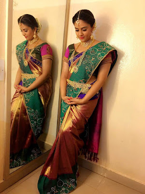 Television actress sreemukhi in saree latest hd photos