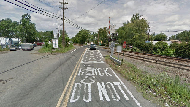 Non-Perpendicular Train Crossings & No Train Signal