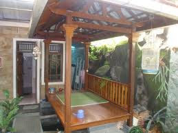 saung bambu saung kayu  pembuat saung tukang saung 