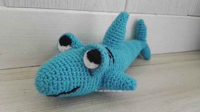 amigurumi tiburón ganchillo detalle ojos