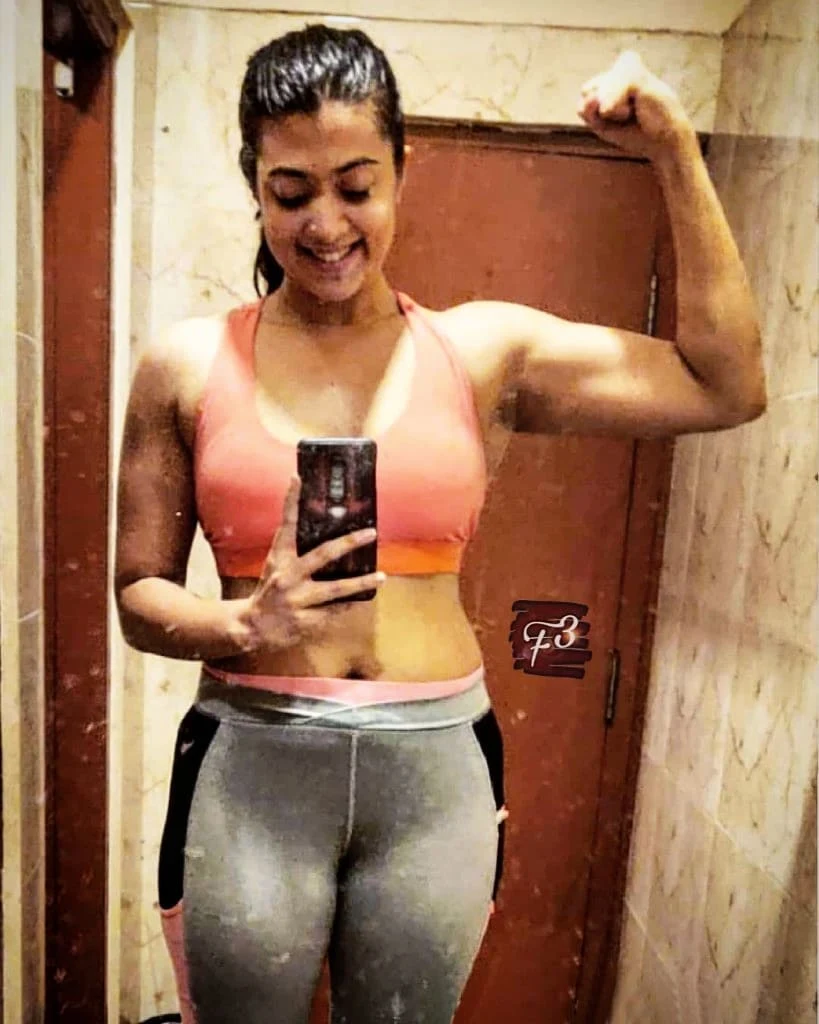 Madhuri Braganza Navel 