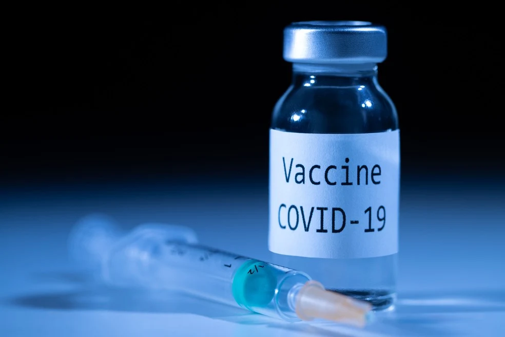 Substância "magnética" nas vacinas Covid da Moderna é descoberto; jornalistas começam morrer após provar do veneno que eles mesmos promoveram
