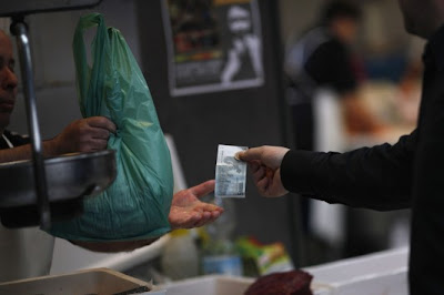 ΟΟΣΑ: Οι φόροι έχουν αποτελειώσει τους Έλληνες