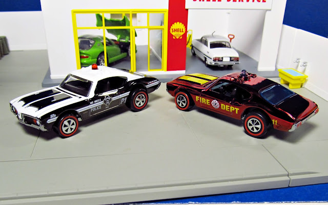 Hot Wheels RLC  Olds 442 Police fire department