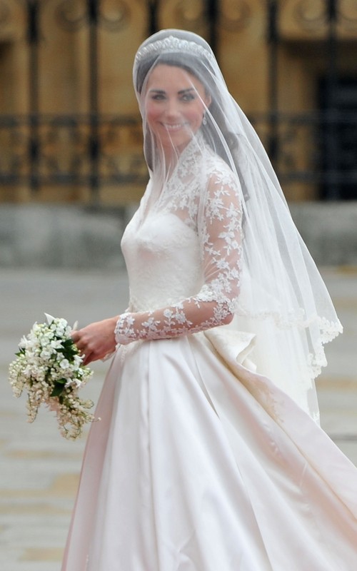 kate middleton wedding dress alexander mcqueen. Alexander McQueen Gown