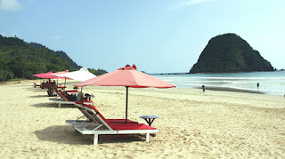 Pantai Pulau Merah