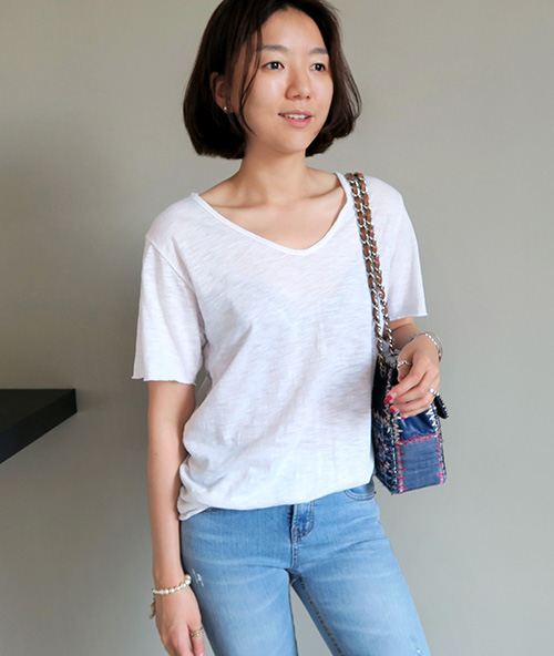  Lightweight V-Neck T-Shirt