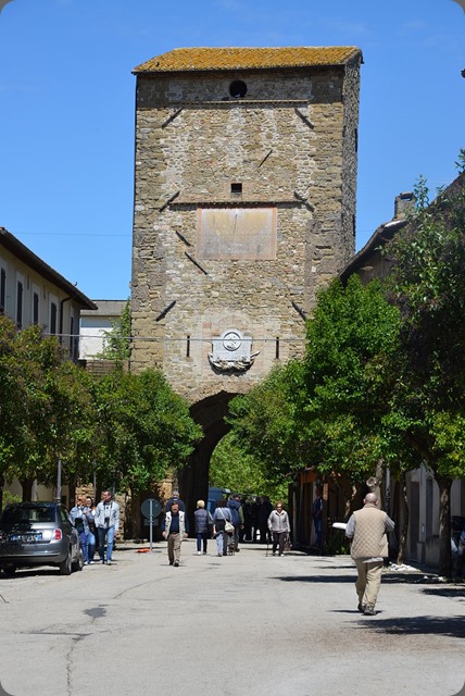 Bevagna_porta-cannara