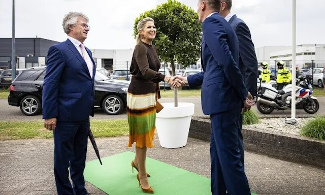 Queen Maxima wore a silk twill dress by Jan Taminiau Van Cleef and Arpels brown de noel flower earrings