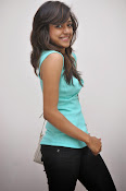 Vithika Sheru Glamorous Photo Shoot Gallery-thumbnail-26