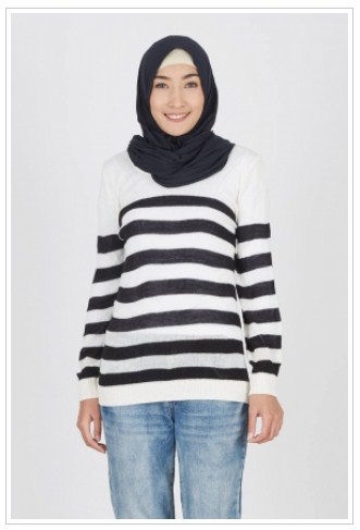 Mix and Match Busana Muslim Sweater untuk Style OOTD Para 