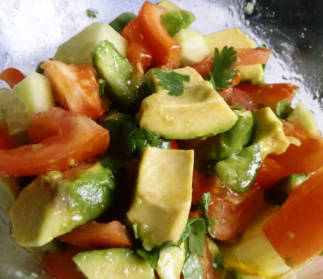 https://vidacomidaa.blogspot.com.es/2016/01/ensalada-de-aguacate.html