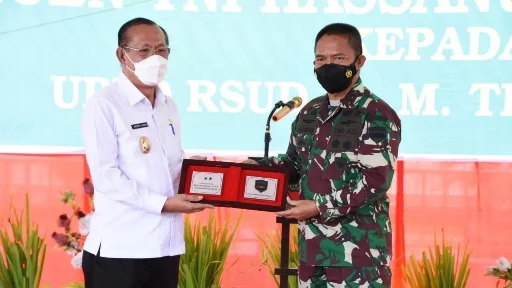 Pangdam I/BB Serahkan Bantuan Oxygen Concentator di RSU Dr Thomsen Nias