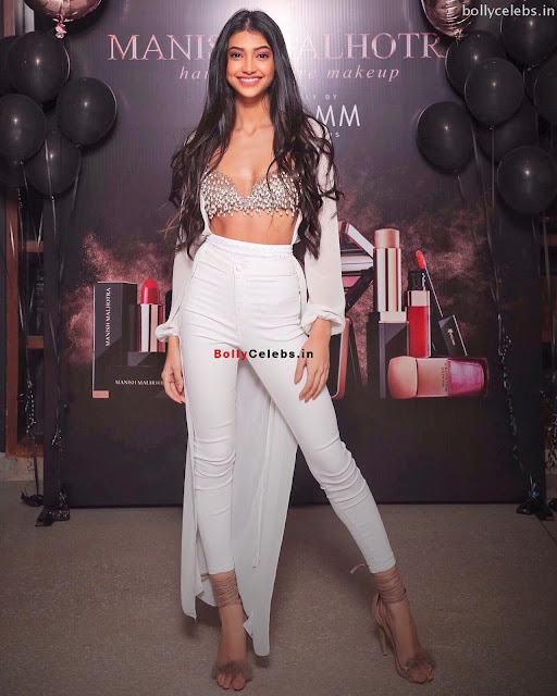 Alanna Panday a Fashion party Wearing Manish Malra Designed Diamond Studded  and white Trousers (1) bollycelebs.in Exclusive Pics.jpg