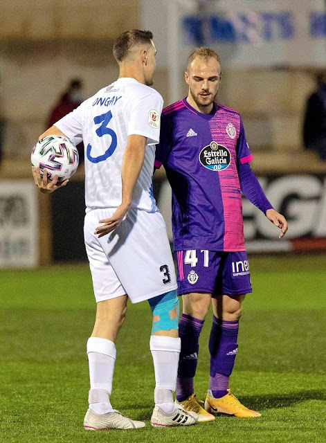 Luis Ongay y Sergio Benito. C. D. CANTOLAGUA 0 REAL VALLADOLID C. F. 5. 15/12/2020. Copa del Rey, 1ª ronda. Estella, Navarra, estadio de Merkatondoa.